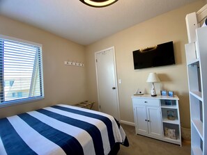 2 bedrooms, iron/ironing board, Internet, bed sheets