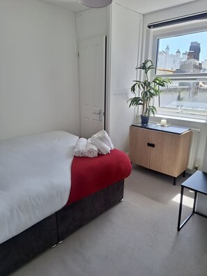 3 quartos, ferros/tábuas de passar roupa, Wi-Fi, roupa de cama