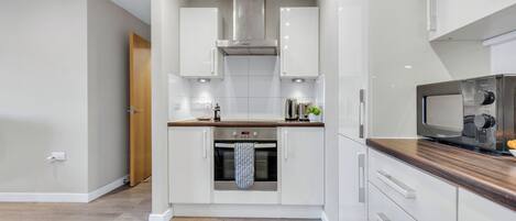 Superior Apartment, 1 Bedroom, Non Smoking, Kitchenette | Private kitchen