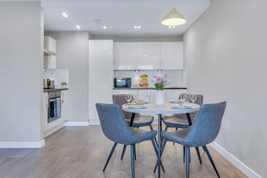 Dining - Chic and Modern Flats in Hoxton, Shoreditch (London)