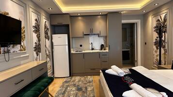 Deluxe Room, Patio | 1 bilik tidur, peti besi dalam bilik, langsir/tirai gelap terus