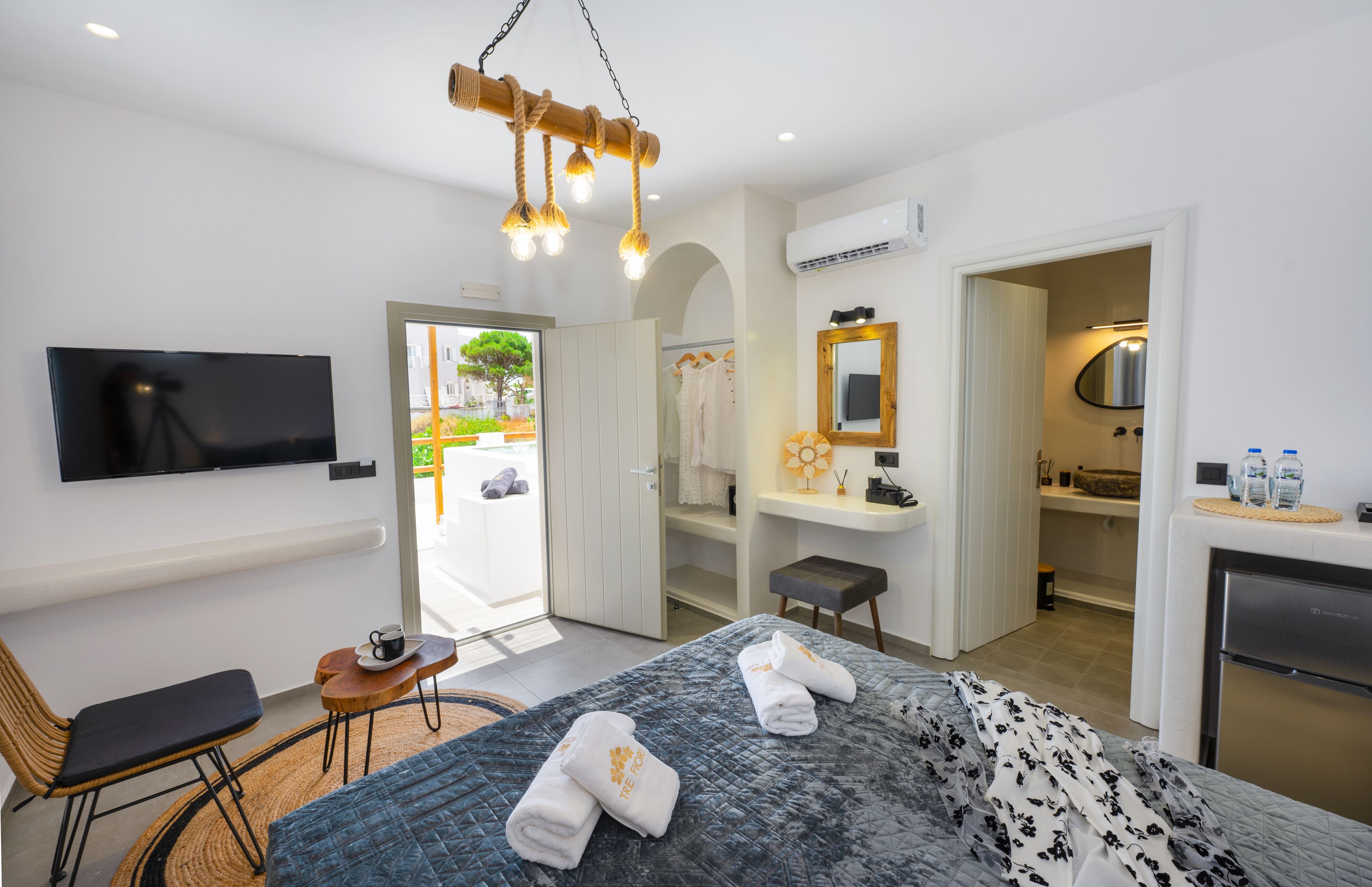 1 bedroom, Egyptian cotton sheets, premium bedding, in-room safe