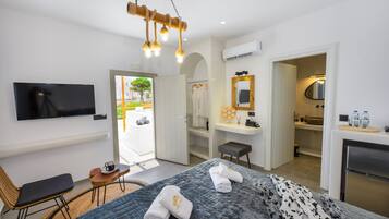 1 bedroom, Egyptian cotton sheets, premium bedding, in-room safe