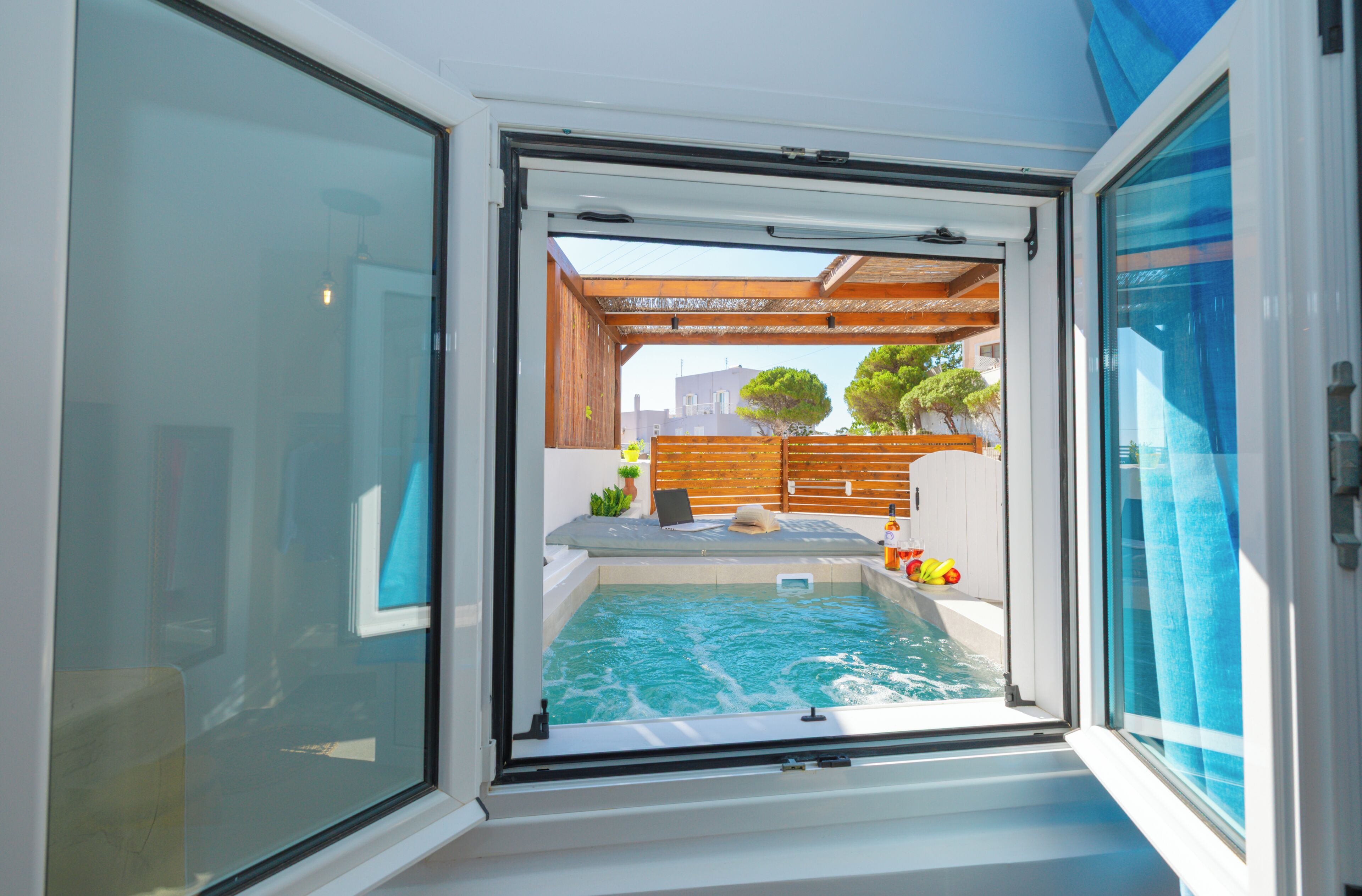 Deluxe suite, hot tub, uitzicht op binnenplaats | Kameruitzicht