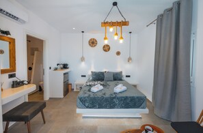 Standard Suite, Jetted Tub, Sea View | 1 bedroom, Egyptian cotton sheets, premium bedding, in-room safe - Tre Fiori - The Retreat Suites (Santorini)