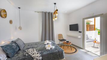 1 bedroom, Egyptian cotton sheets, premium bedding, in-room safe