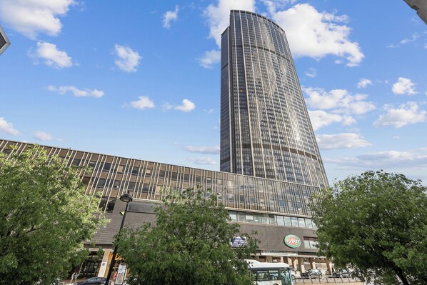 المنشأة من الخارج