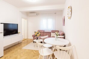 Apartment | Dining