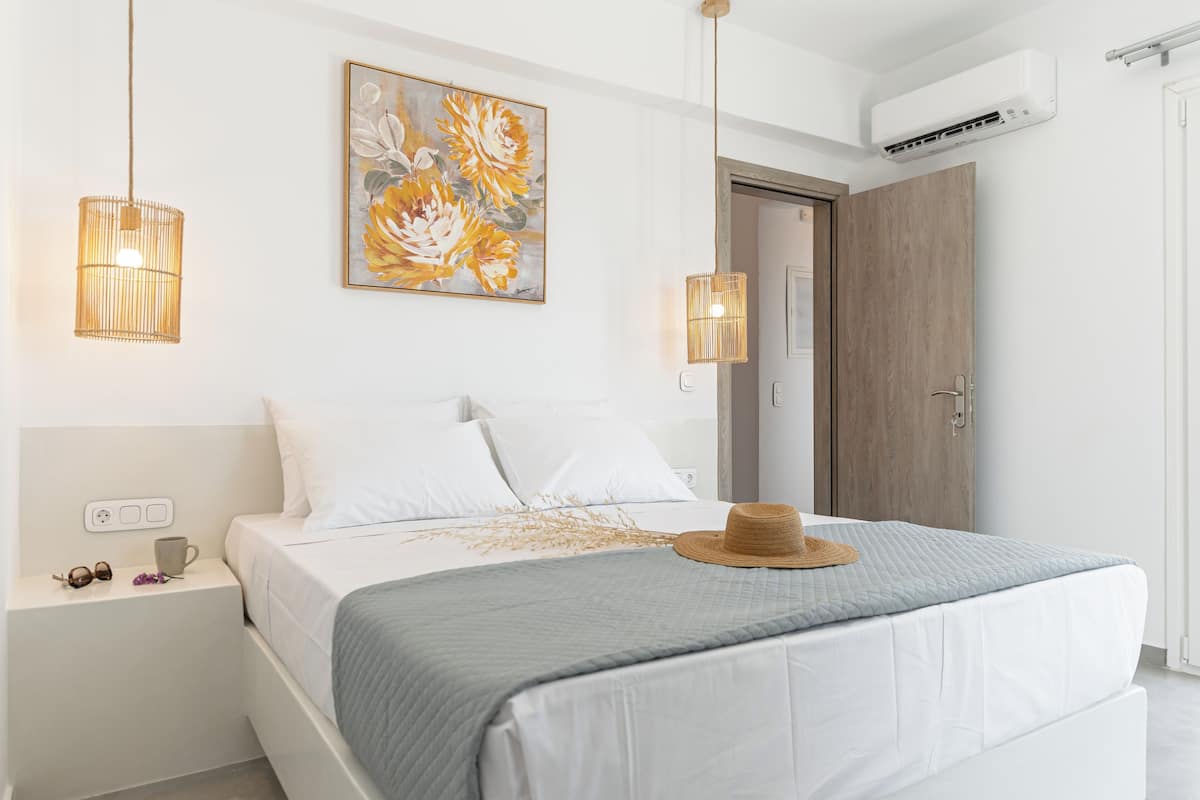 3 bedrooms, Frette Italian sheets, premium bedding, in-room safe