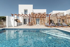 Piscina a l'aire lliure de temporada 