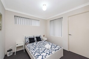 3 bedrooms, in-room safe, iron/ironing board, travel cot