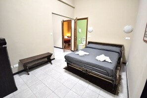 1 chambre, fer et planche à repasser, Wi-Fi gratuit, draps fournis