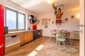 Fridge, microwave, oven, coffee/tea maker