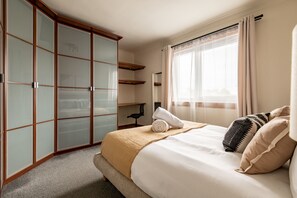 4 bedrooms, iron/ironing board, free WiFi, bed sheets