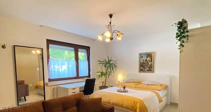 Herzhafte Ferienwohnung mit warmer Ambiente in privater Lage