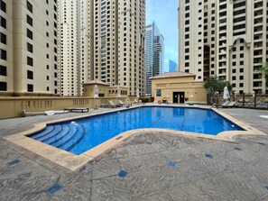حمام سباحة