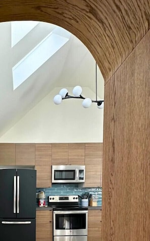 Frigorífic, microones, forn i placa de cuina 