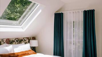 3 bedrooms, desk, free WiFi, bed sheets