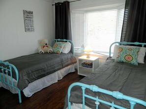 2 bedrooms, desk, iron/ironing board, free WiFi