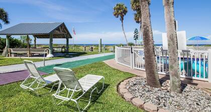 Directly on the Gulf - Unit 6 - 1 Bedroom - Ground Floor - Sleeps 4