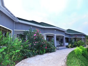 Front of property - Lake George View Resort (Kasese)