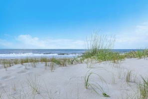 På stranden