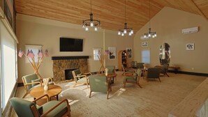 Lobby - Rodeway Inn (Monticello)