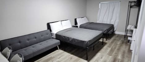 Enkelrum - 2 dubbelsÀngar - icke-rökare - privat badrum | Vardagsrum | 32-tums platt-tv med digitalkanaler