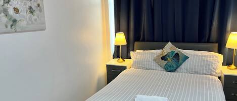 1 غرفة نوم ومكواة/لوح كي وواي فاي مجانًا وملاءات أسرّة