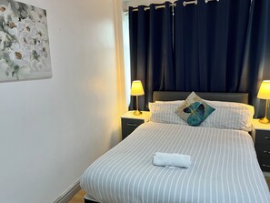 1 bedroom, iron/ironing board, free WiFi, bed sheets - Modern Bedroom with 2 Bath, Short Walk to Bullring (Birmingham)