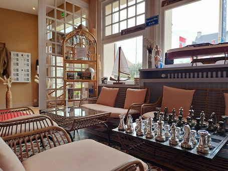 80-cm flat-screen TV with digital channels