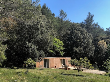 Exterior. Peaceful haven in the heart of the Sainte Beaume massif, swimming pool. Beach, Marseille 20 km.