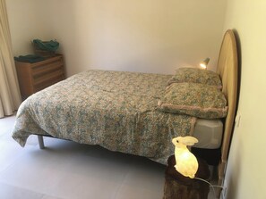 1 bedroom, bed sheets