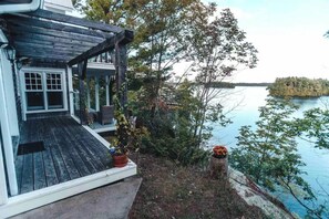 Terrace/patio - Neverland - Private Waterfront Cottage 360º Views (Parham)