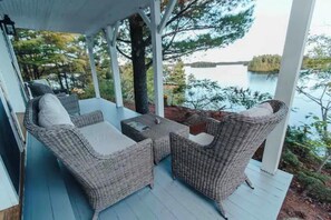 Terrace/patio - Neverland - Private Waterfront Cottage 360º Views (Parham)