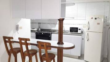 Microondas, placa de cocina