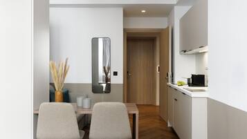 Classic Studio, Kitchenette | Private kitchenette | Fridge, microwave, stovetop, cookware/dishes/utensils