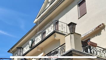 Shared Dormitory, 6 Bedrooms, Smoking, Balcony | Exterior