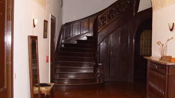 Shared Dormitory, 6 Bedrooms, Smoking, Balcony | Koridor