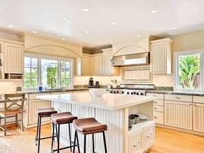 Fridge, microwave, oven, stovetop - Coastal Garden Retreat w/ 70s Playhouse (Encinitas)