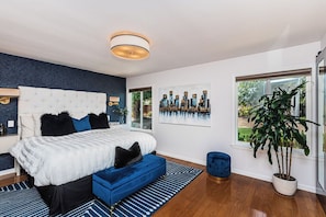4 bedrooms, in-room safe, desk, iron/ironing board - Coastal Garden Retreat w/ 70s Playhouse (Encinitas)