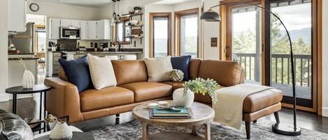 Una televisión, una chimenea, una oficina