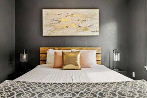 3 bedrooms, desk, iron/ironing board, WiFi