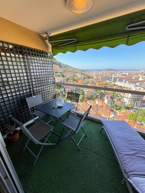 Outdoor dining - Charming & Quiet 3P Panoramic view / Private farm parking (Nice)