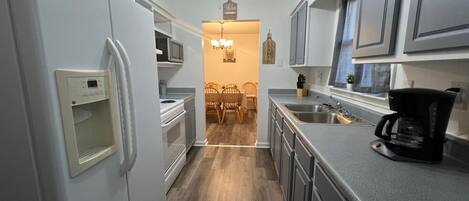 Micro-ondes, four, plaque de cuisson