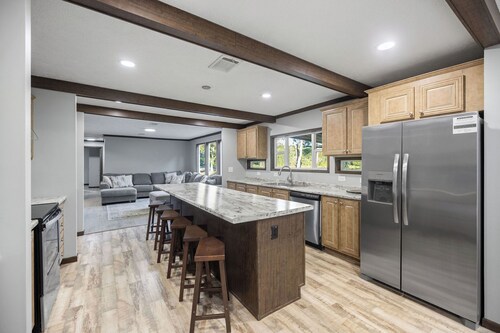 Lake-Pool & Close to Chappapeela Sports Park