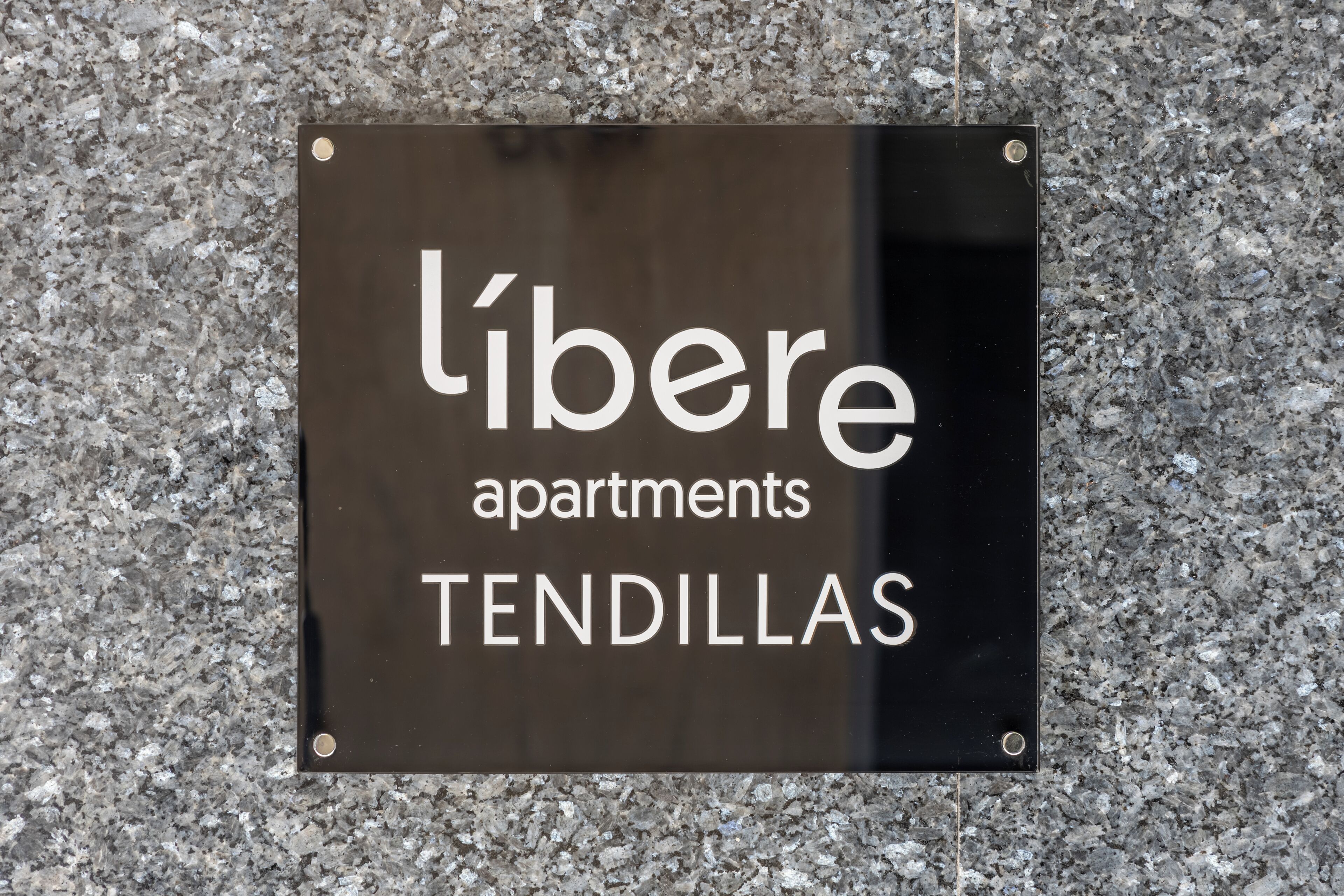 Een bordje voor 'libere apartments' in Tendillas.