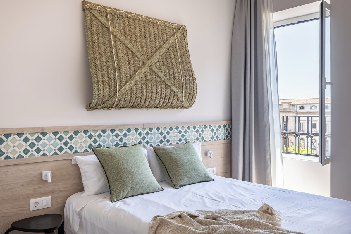In-room safe, laptop workspace, blackout curtains, soundproofing