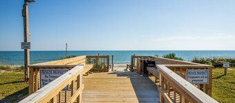 Summer Winds 436B- 2BR Condo w/ Ocean Views & Pools!