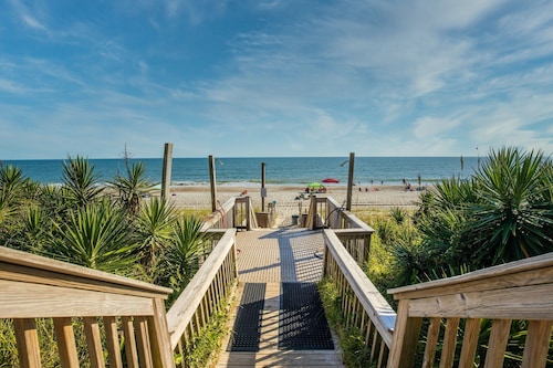 Summer Winds 436B- 2BR Condo w/ Ocean Views & Pools!